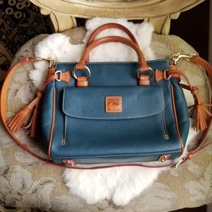 👜Authentic Dooney & Bourke satchel